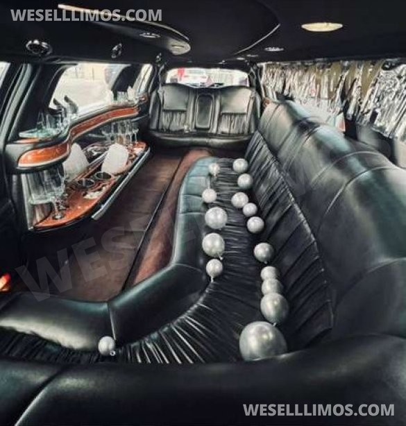 2011 Lincoln MKT Limousine for Sale in Aurora, CO - Photo 2