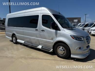 2025 OGV Luxury Coach V-Cruise 10OB Motorcoach