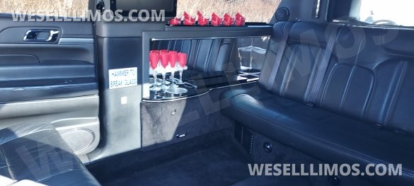 2017 Lincoln MKT Limousine for Sale in Waterbury, CT - Photo 3