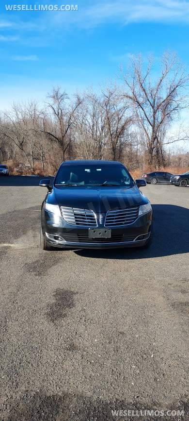 2017 Royale Lincoln MKT Limousine - Limousine for Sale in Waterbury, CT - Photo 19