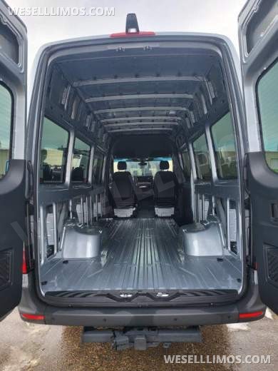 2025 Mercedes-Benz Sprinter Sprinter for Sale in Baldwin, New York, US - Photo 3