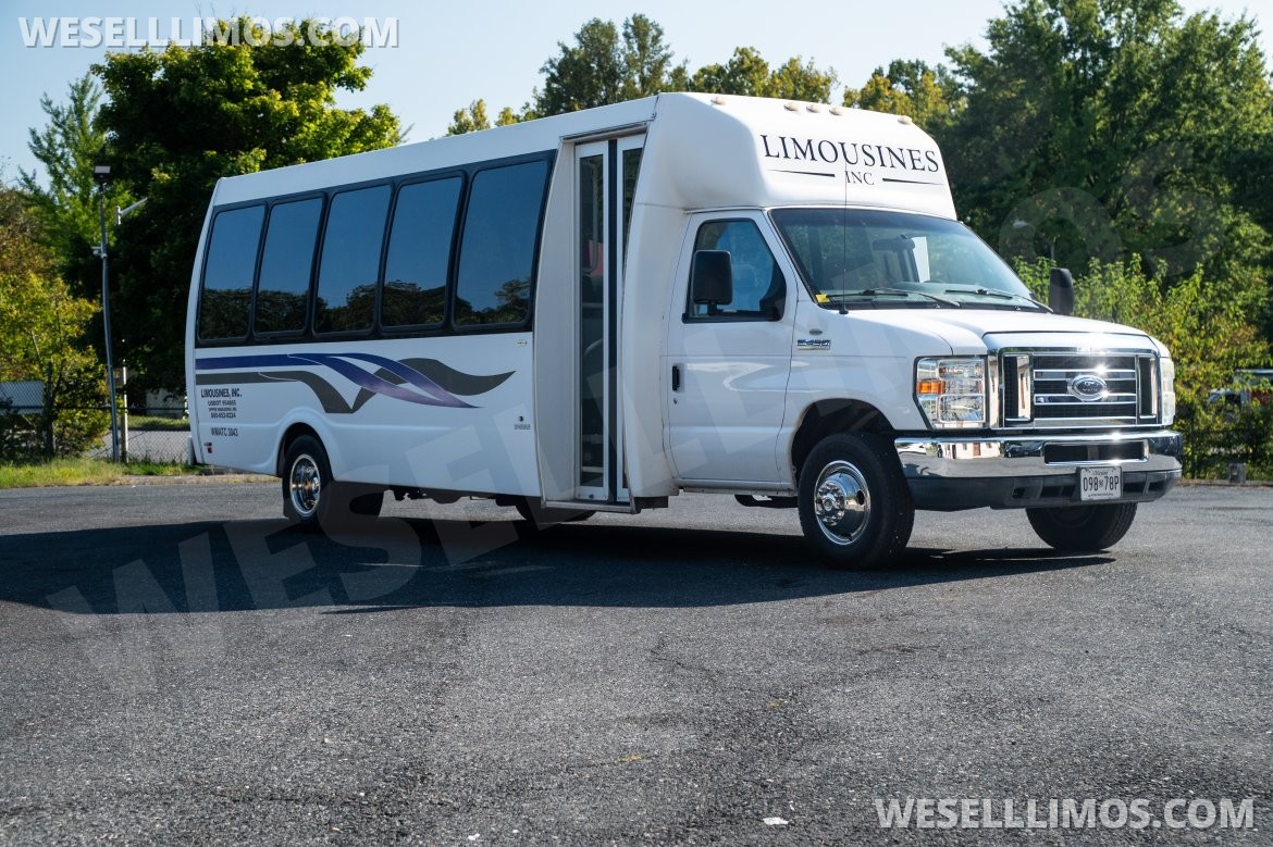 Shuttle Bus for sale: 2014 Ford E-450 by Champion