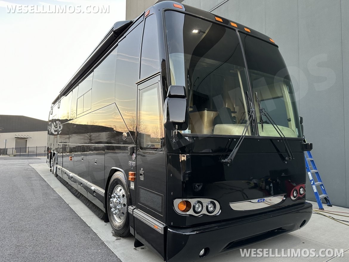 Photo of Limo Bus for sale: 2004 Prevost H3-45 VIP 45" by FEATHERLITE