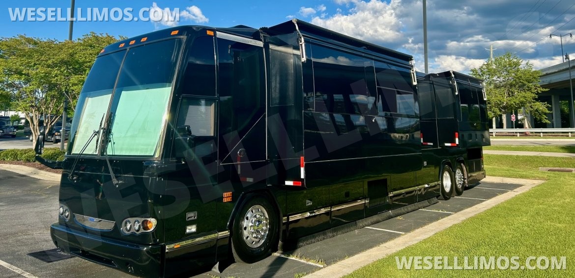 Photo of Limo Bus for sale: 2004 Prevost H3-45 VIP 45" by FEATHERLITE