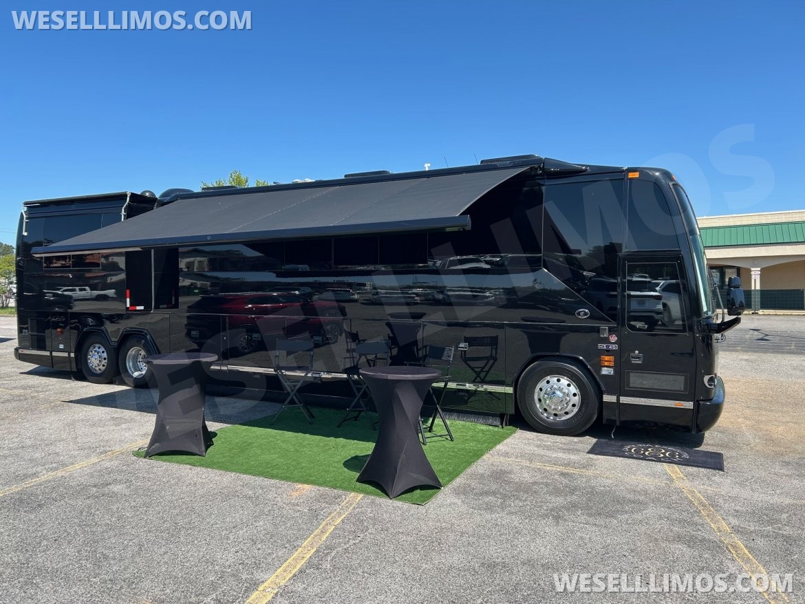 Photo of Limo Bus for sale: 2004 Prevost H3-45 VIP 45" by FEATHERLITE