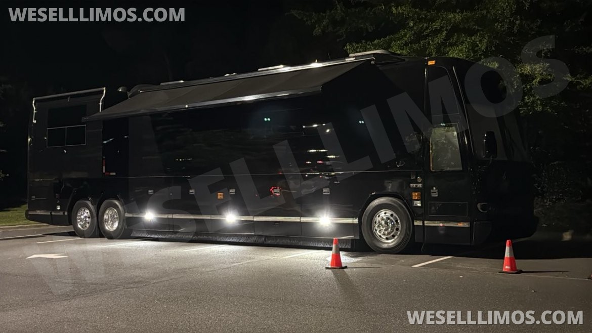 Photo of Limo Bus for sale: 2004 Prevost H3-45 VIP 45" by FEATHERLITE