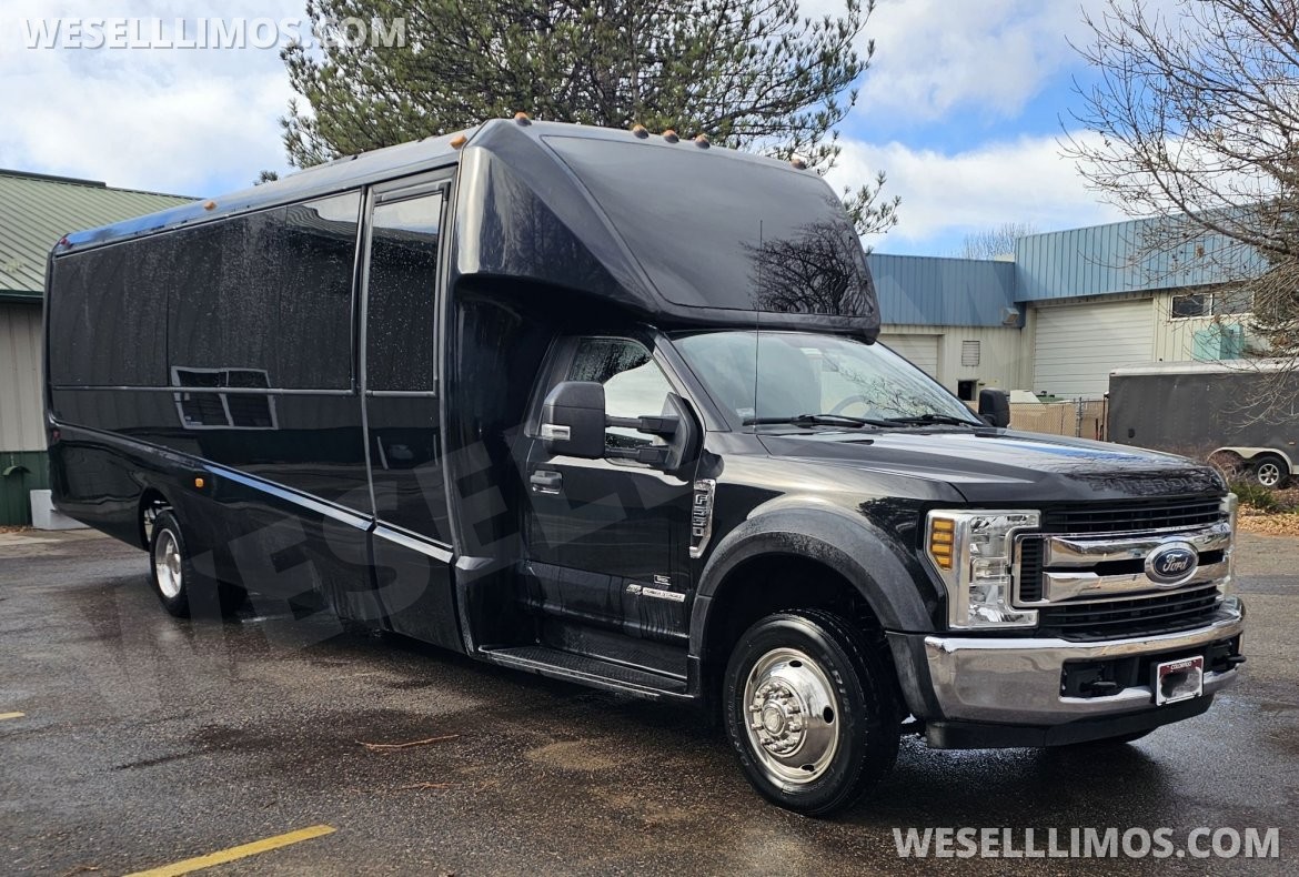 Shuttle Bus for sale: 2018 Ford F550 33" by Grech GM33