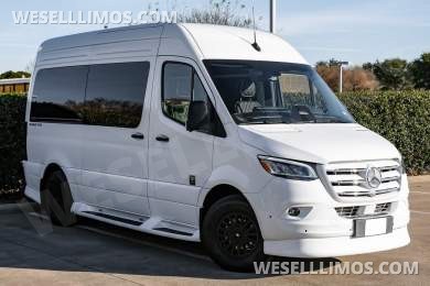 2026 Ultimate Toys Mercedes-Benz Ultimate Toys Freedom144 9 Passenger Sprinter