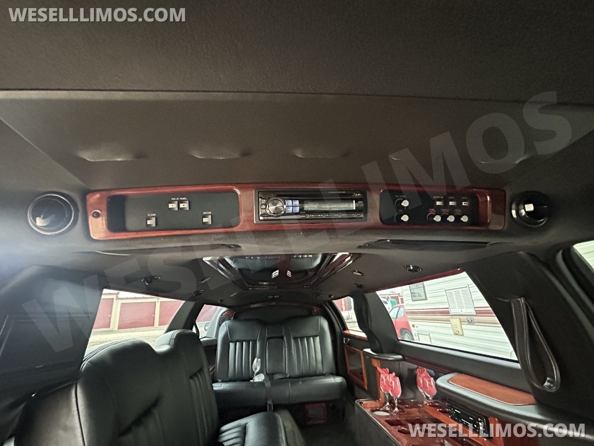 Photo of Limousine for sale: 2007 Lincoln Towncar by Da Bryan Coach