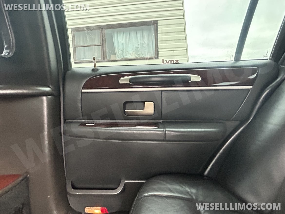 Photo of Limousine for sale: 2007 Lincoln Towncar by Da Bryan Coach