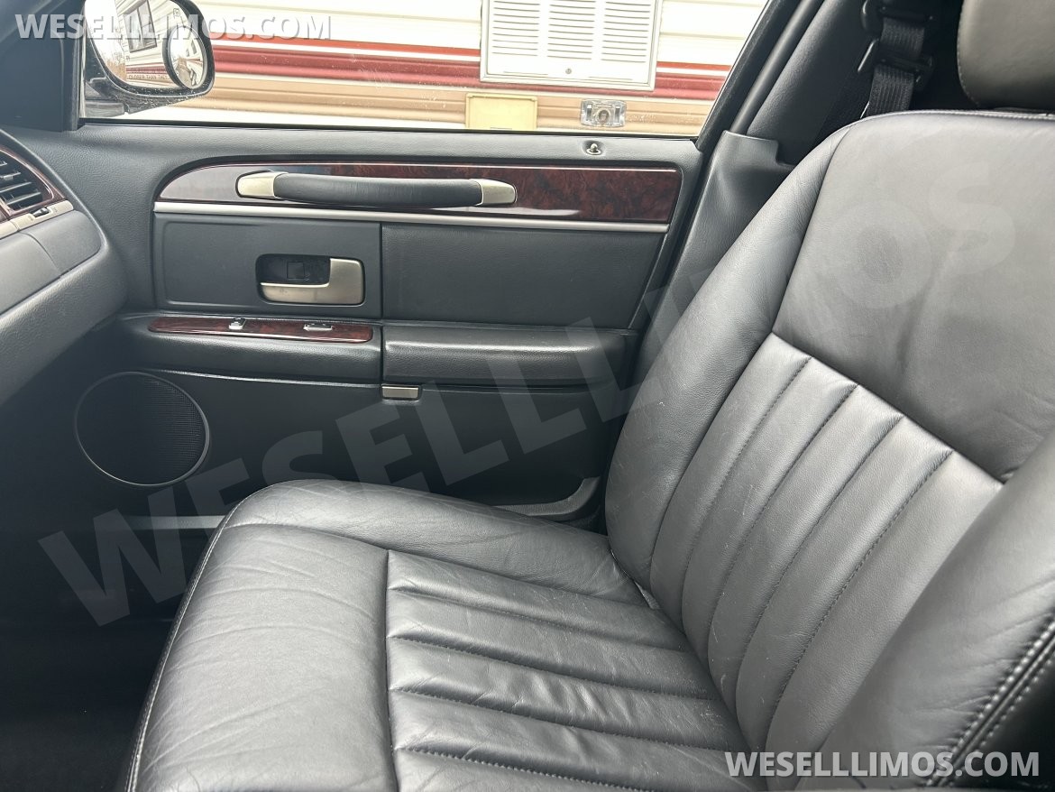 Photo of Limousine for sale: 2007 Lincoln Towncar by Da Bryan Coach