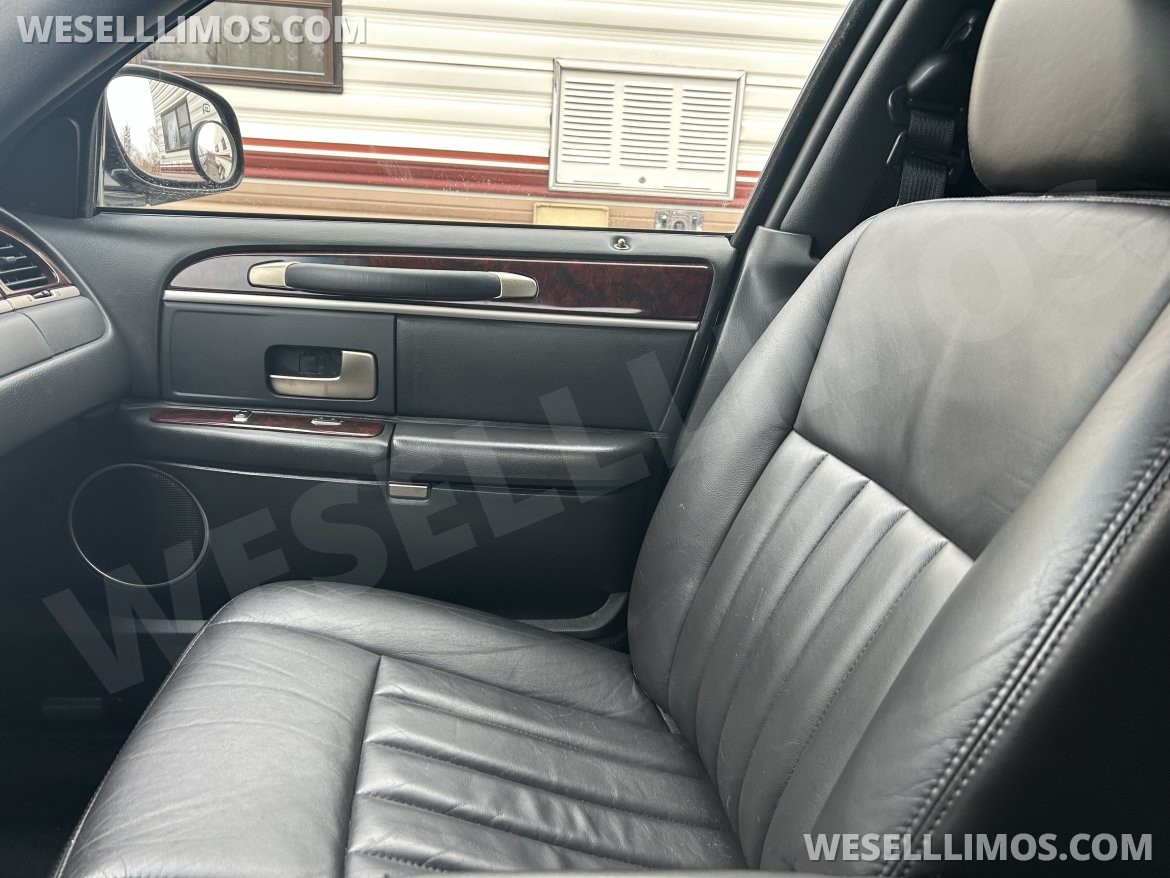 Photo of Limousine for sale: 2007 Lincoln Towncar by Da Bryan Coach