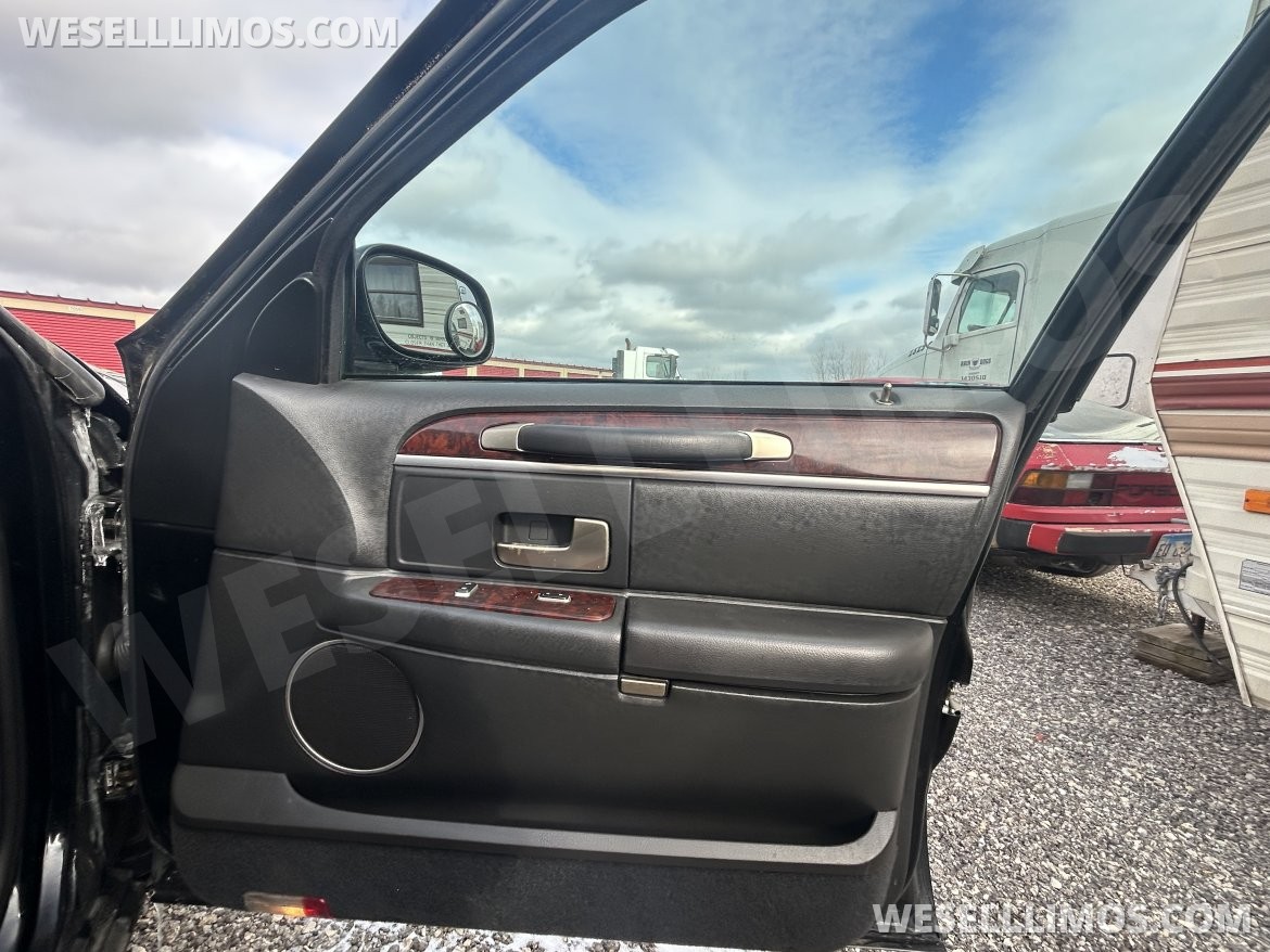 Photo of Limousine for sale: 2007 Lincoln Towncar by Da Bryan Coach