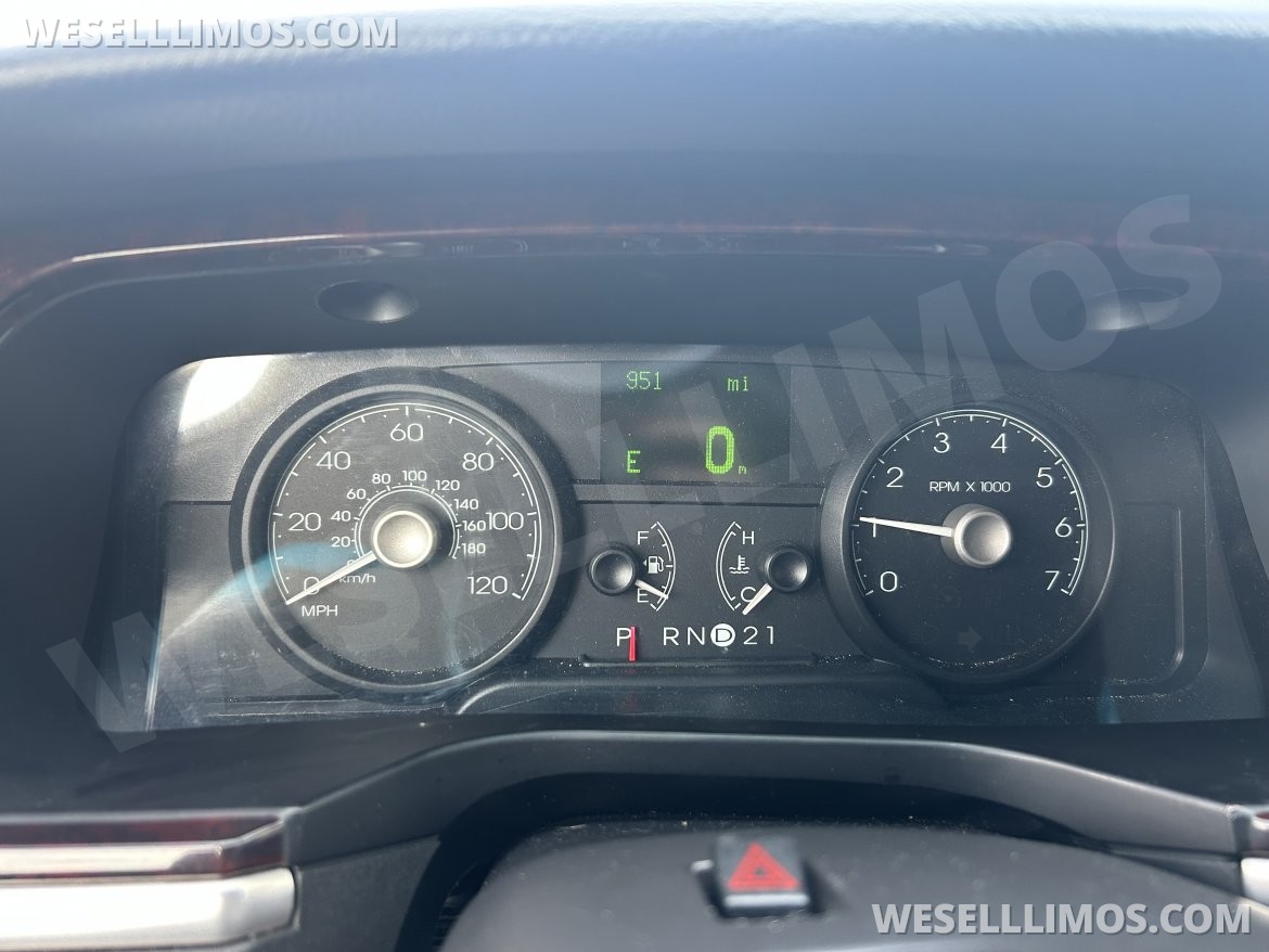 Photo of Limousine for sale: 2007 Lincoln Towncar by Da Bryan Coach