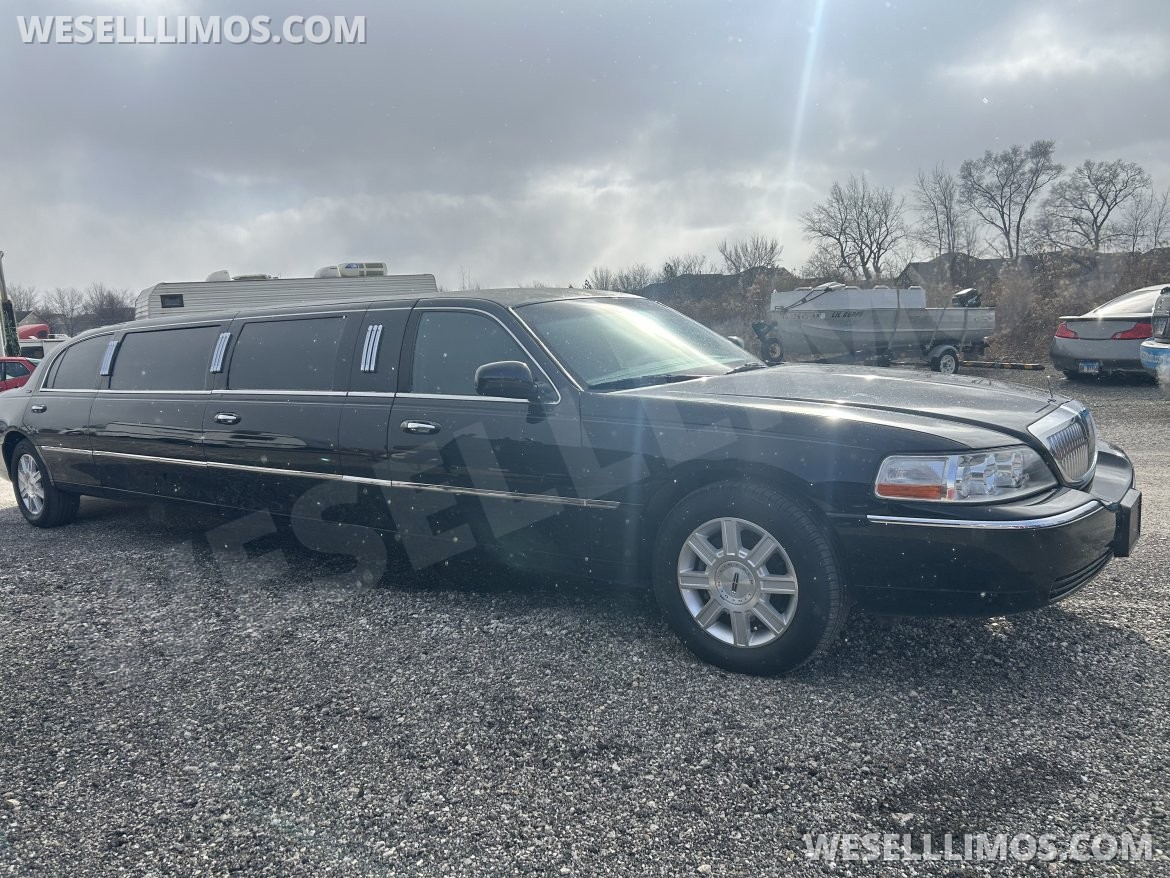 Limousine for sale: 2007 Lincoln Towncar by Da Bryan Coach