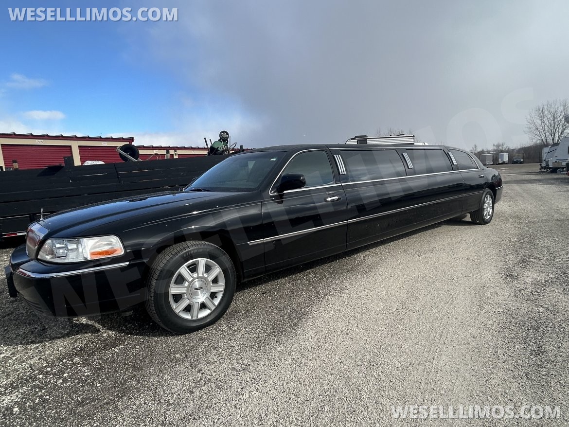 Photo of Limousine for sale: 2007 Lincoln Towncar by Da Bryan Coach