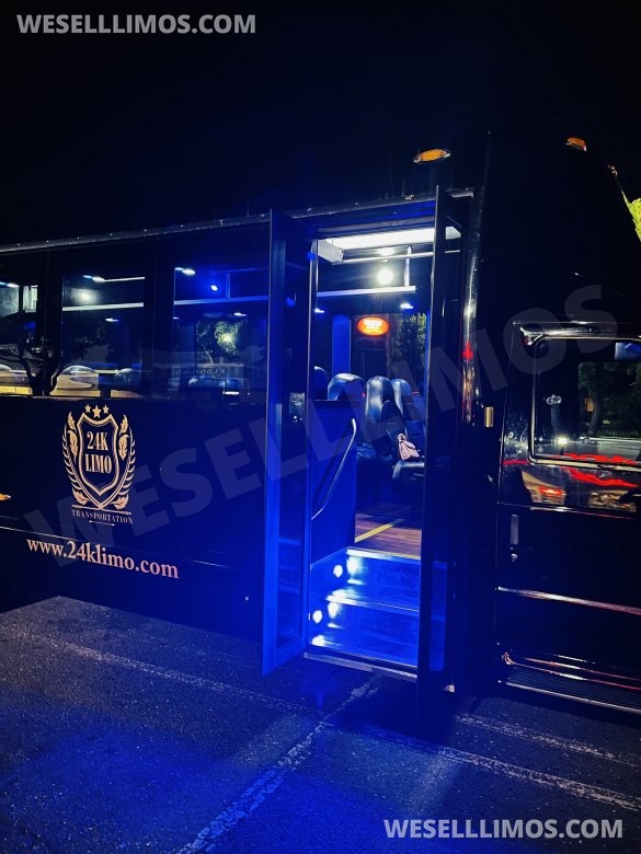 2014 Ford E-450 Executive Shuttle for Sale in Hayward, CA - Photo 2