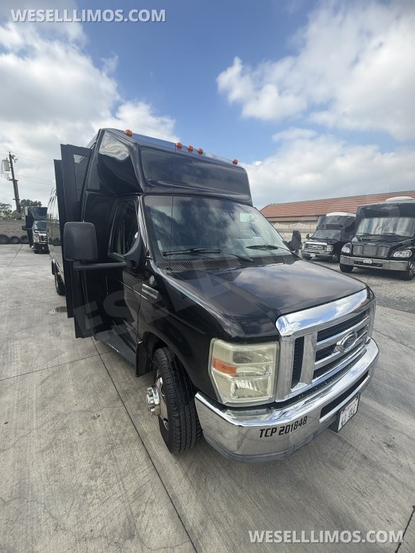 2016 Ford E450 Executive Shuttle for Sale in Buena Park, CA - Main Photo