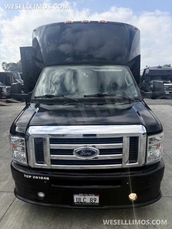 2016 Ford E450 Executive Shuttle for Sale in Buena Park, CA - Photo 2