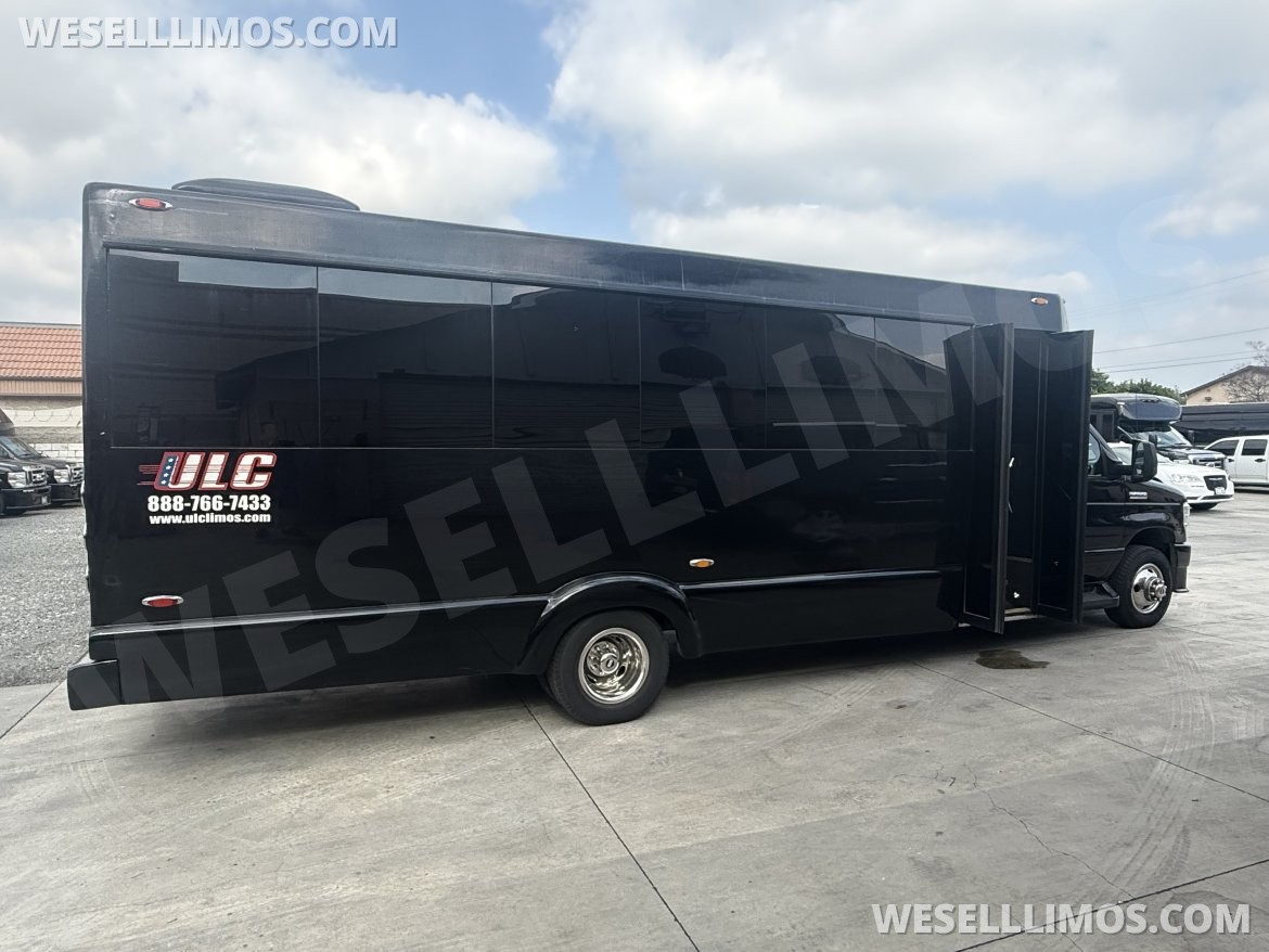 Photo of Executive Shuttle for sale: 2016 Ford E450 28" by Tiffany Coach