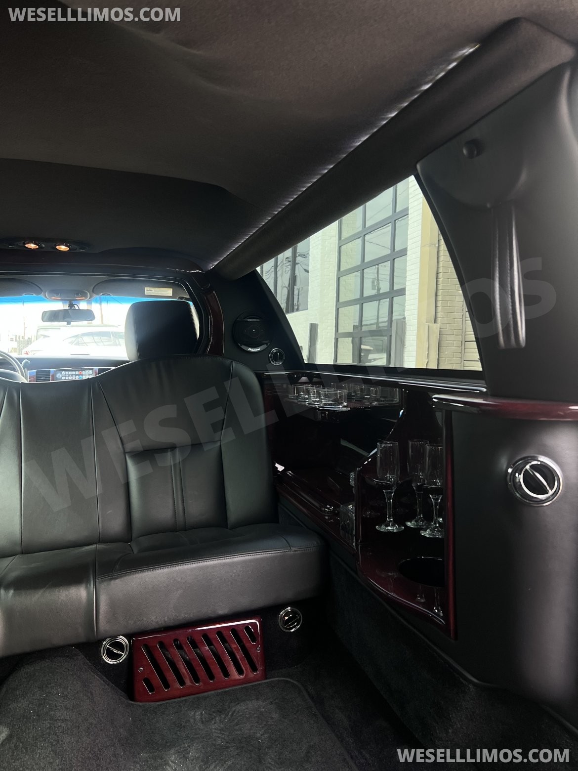 Photo of Limousine for sale: 2011 Lincoln Town car
