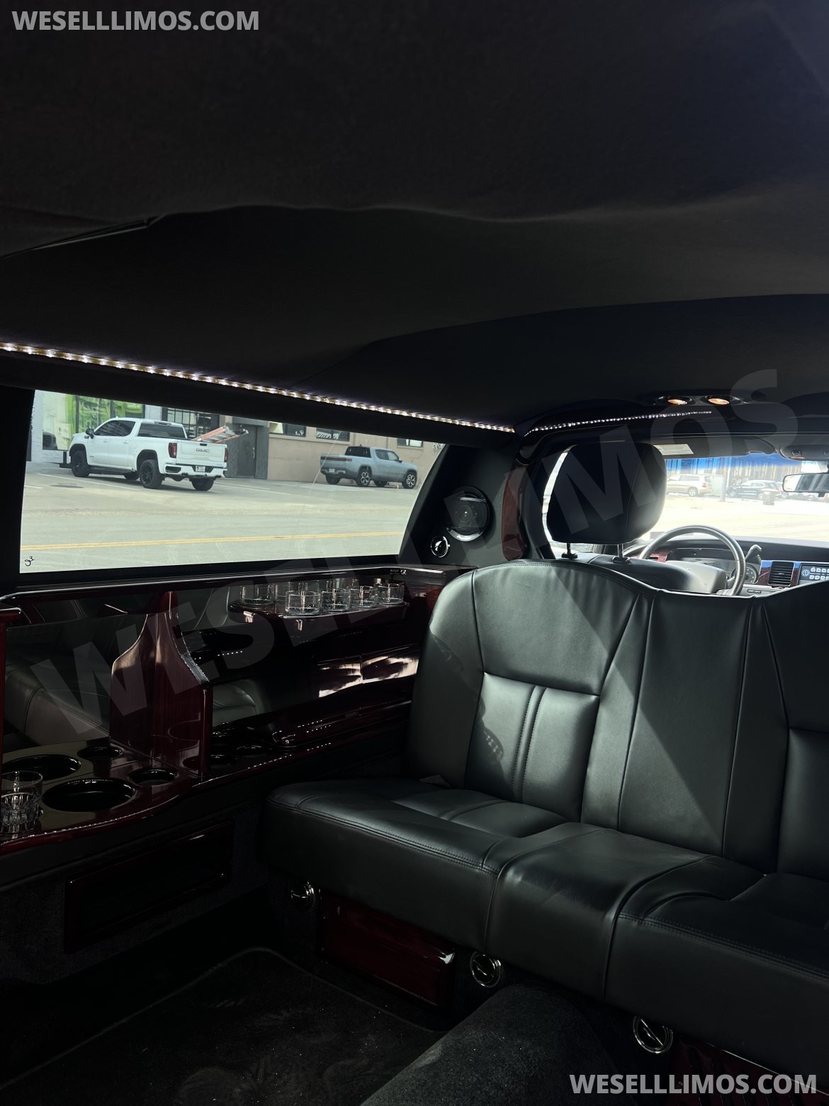 Photo of Limousine for sale: 2011 Lincoln Town car