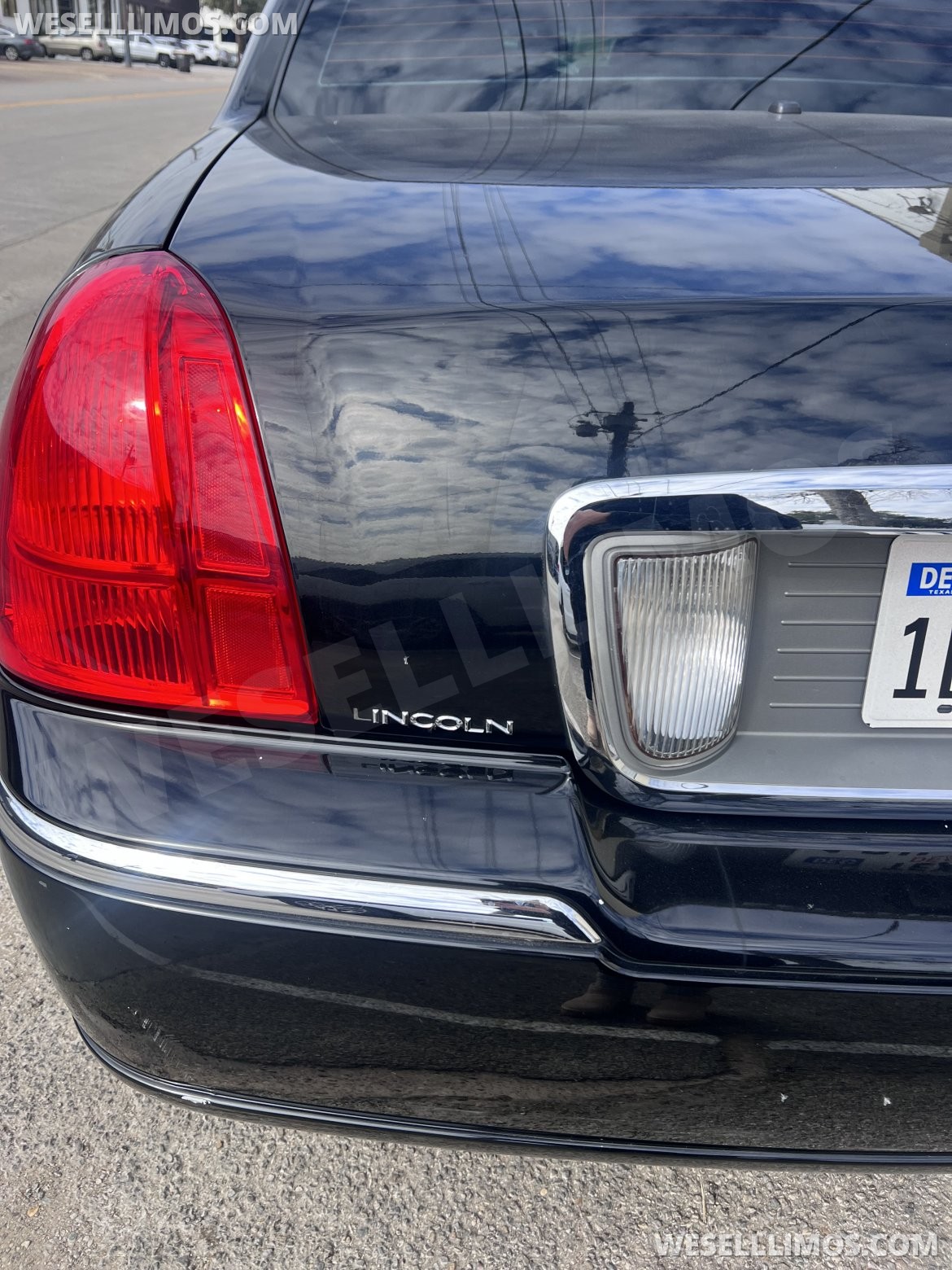 Photo of Limousine for sale: 2011 Lincoln Town car