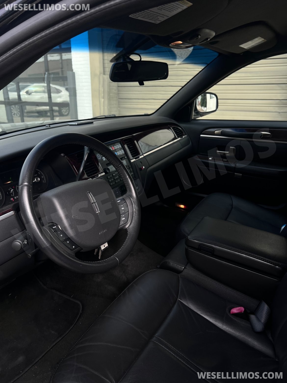 Photo of Limousine for sale: 2011 Lincoln Town car