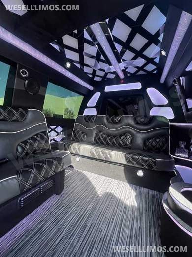 2024 Limos by Moonlight GMC Sierra 3500HD Limousine - Limousine for Sale in Columbus, OH - Photo 4