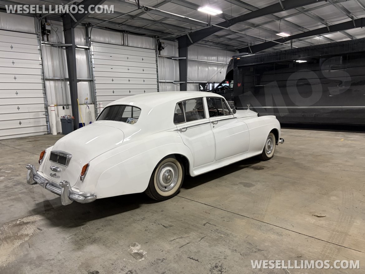 Photo of Antique for sale: 1959 Rolls-Royce Silver Cloud by Rolls Royce