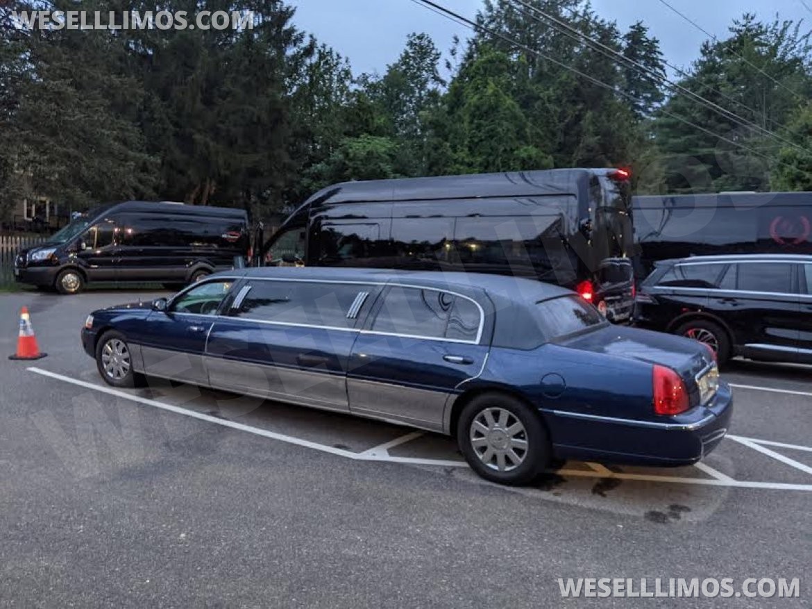 Limousine for sale: 2006 Lincoln Town Car