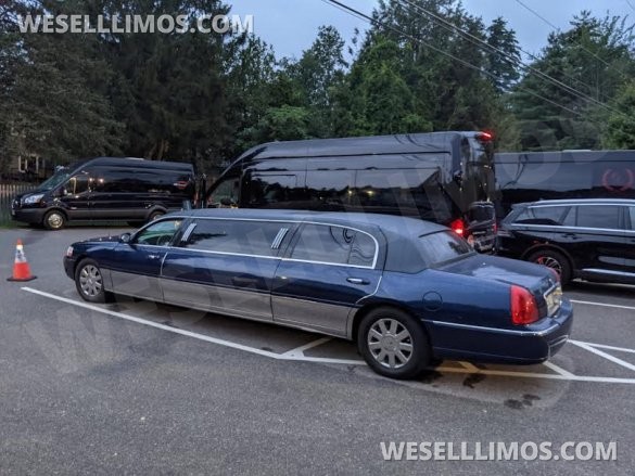 2006 Lincoln Town Car Limousine for Sale in Meredith, NH - Main Photo