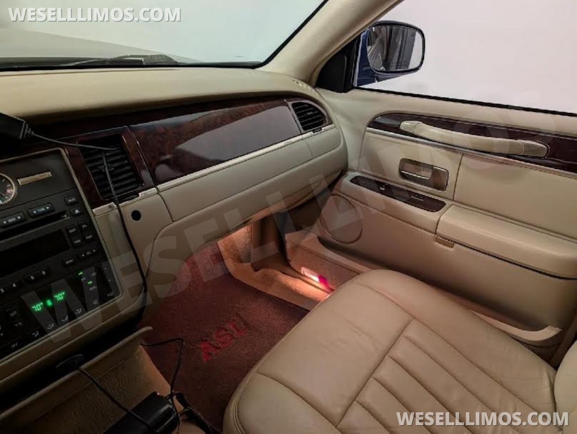 Photo of Limousine for sale: 2006 Lincoln Town Car