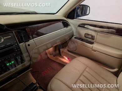 2006 Lincoln Town Car - Limousine for Sale in Meredith, NH - Photo 2