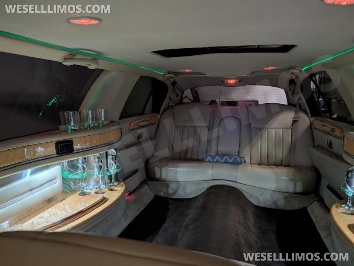 Photo of Limousine for sale: 2006 Lincoln Town Car