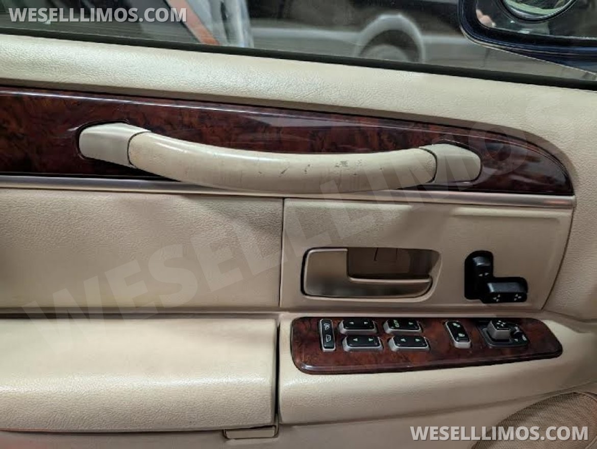 Photo of Limousine for sale: 2006 Lincoln Town Car