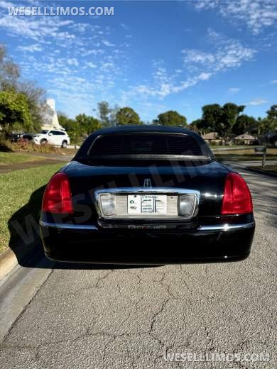 2011 Krystal Lincoln Town Car Limousine - Limousine for Sale in Bradenton, FL - Photo 4