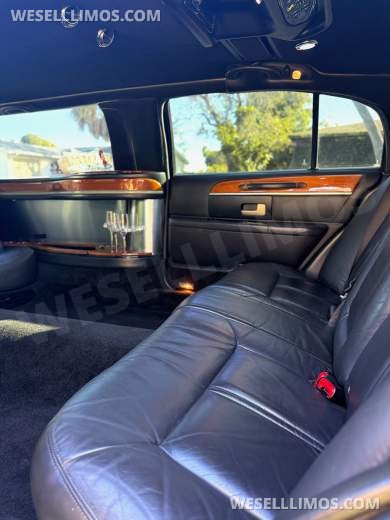 2011 Krystal Lincoln Town Car Limousine - Limousine for Sale in Bradenton, FL - Photo 6