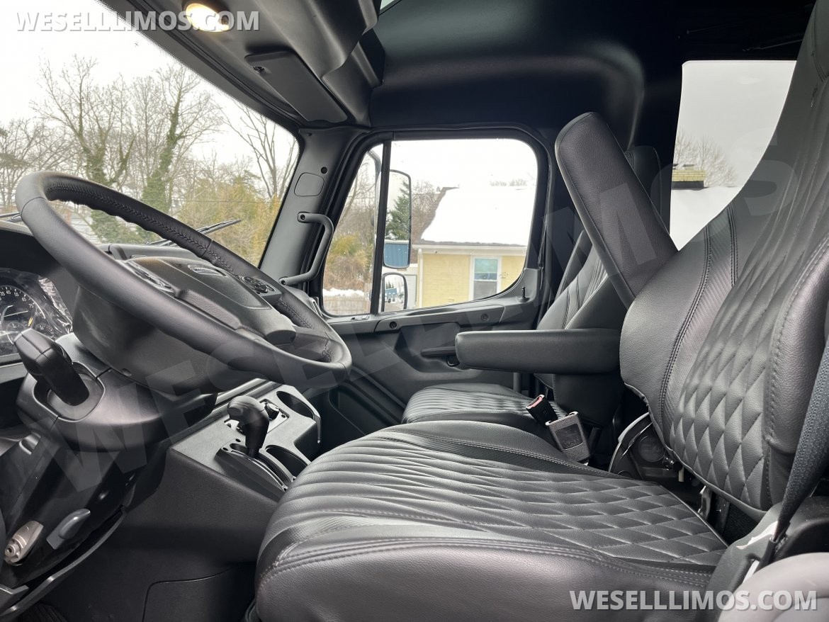 Photo of Executive Shuttle for sale: 2026 Freightliner GM 40 by Grech