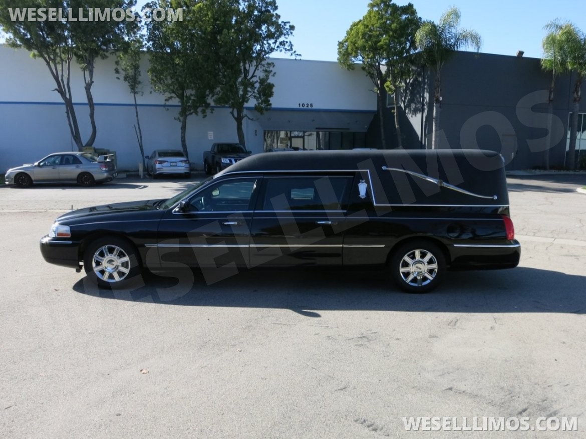 Photo of Funeral for sale: 2007 Lincoln Town Car by Federal Coach