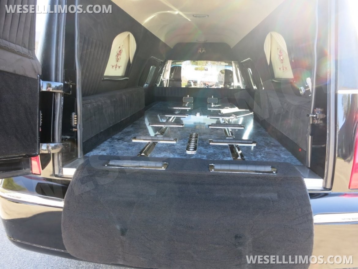 Photo of Funeral for sale: 2007 Lincoln Town Car by Federal Coach