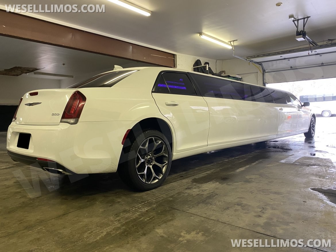 Photo of Limousine for sale: 2018 Chrysler 300 180" by Moonlight