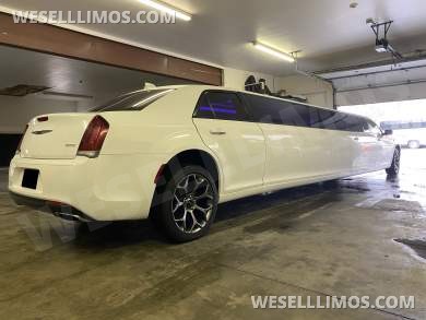 2018 Moonlight Chrysler 300 180" Limousine - Limousine for Sale in Westport, MA - Photo 10