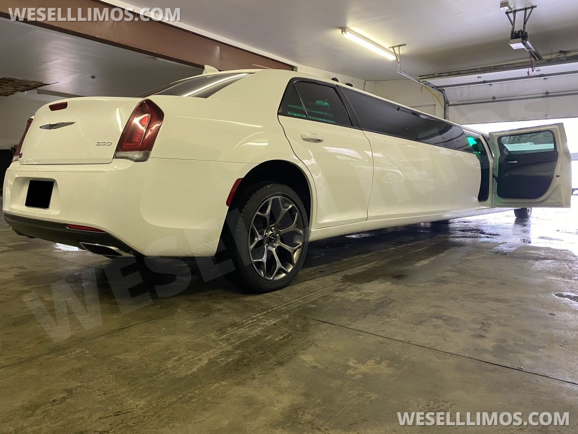 Photo of Limousine for sale: 2018 Chrysler 300 180" by Moonlight