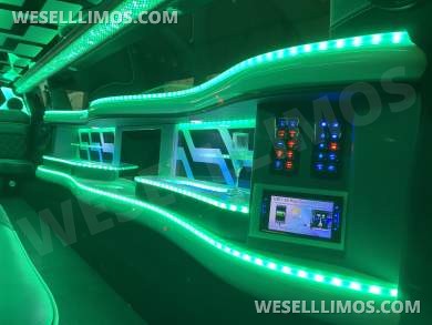 2018 Moonlight Chrysler 300 180" Limousine - Limousine for Sale in Westport, MA - Photo 7