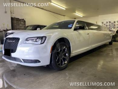 2018 Moonlight Chrysler 300 180" Limousine - Limousine for Sale in Westport, MA - Photo 12
