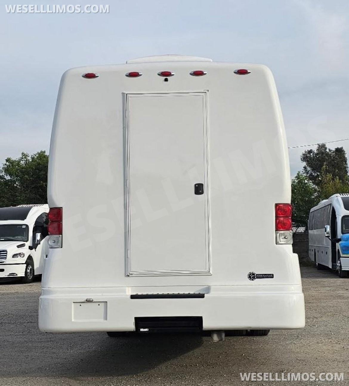 Photo of Shuttle Bus for sale: 2018 Freightliner ECOACH 45 ADA 45" by Executive Coach Builders