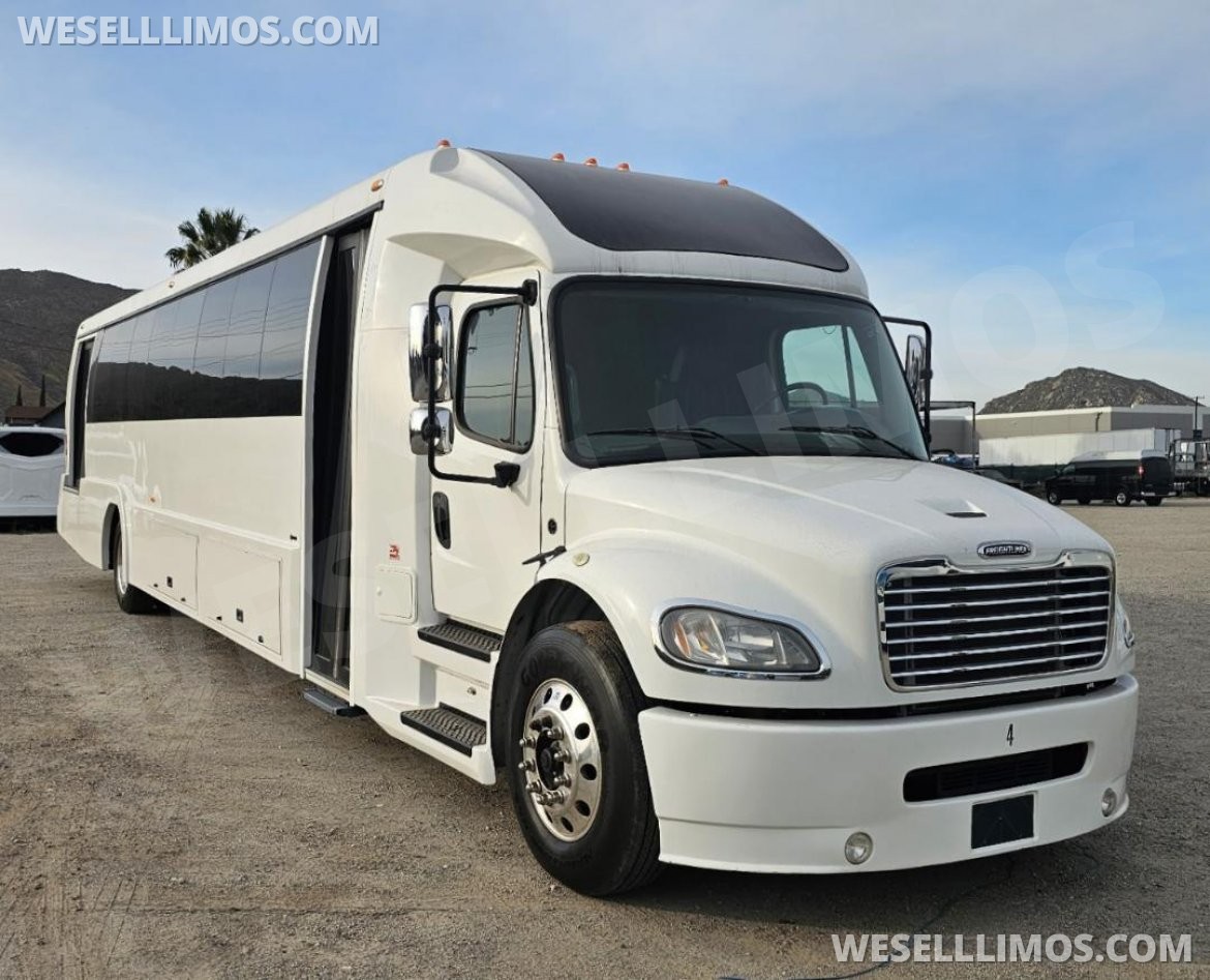 Photo of Shuttle Bus for sale: 2018 Freightliner ECOACH 45 ADA 45" by Executive Coach Builders
