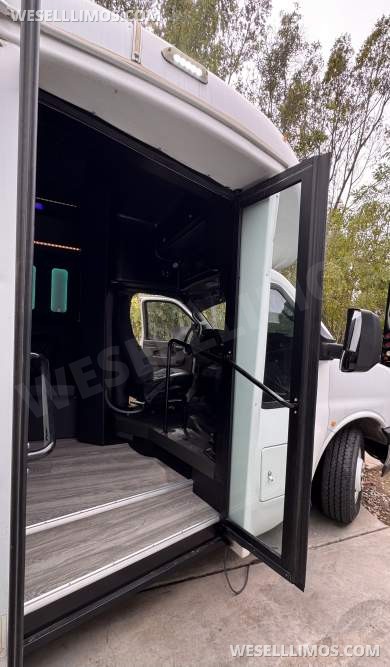 2020 Executive Chevrolet E455 Limo Bus - Limo Bus for Sale in Los Angeles, CA - Photo 22