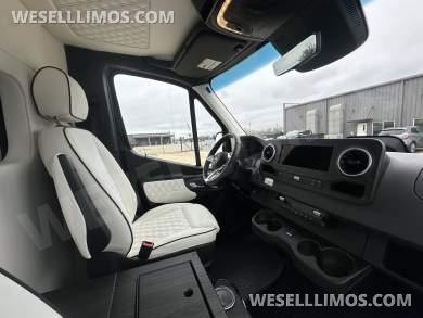 2026 OGV Luxury Coach OGV Luxury Coach V-Cruise 10OB Full Wall Partition Sprinter - Sprinter for Sale in Baton Rouge, LA - Photo 19